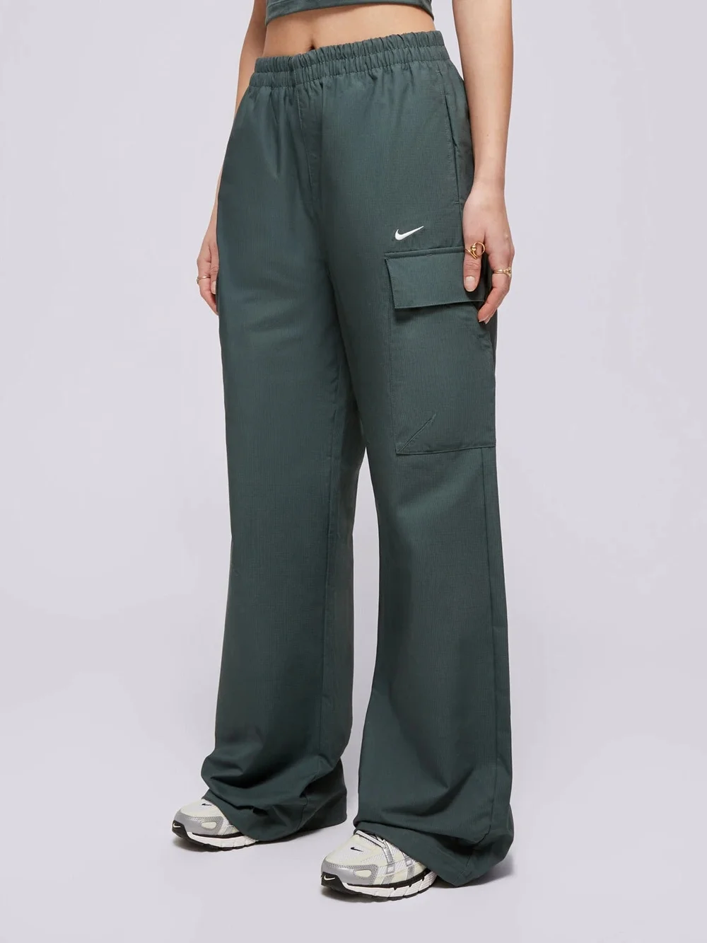 Nike Women's Cargo Pants in Dark Green XL - Picture 2 of 11